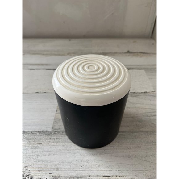 Container of miscellaneous thread - Picture 7 of 7